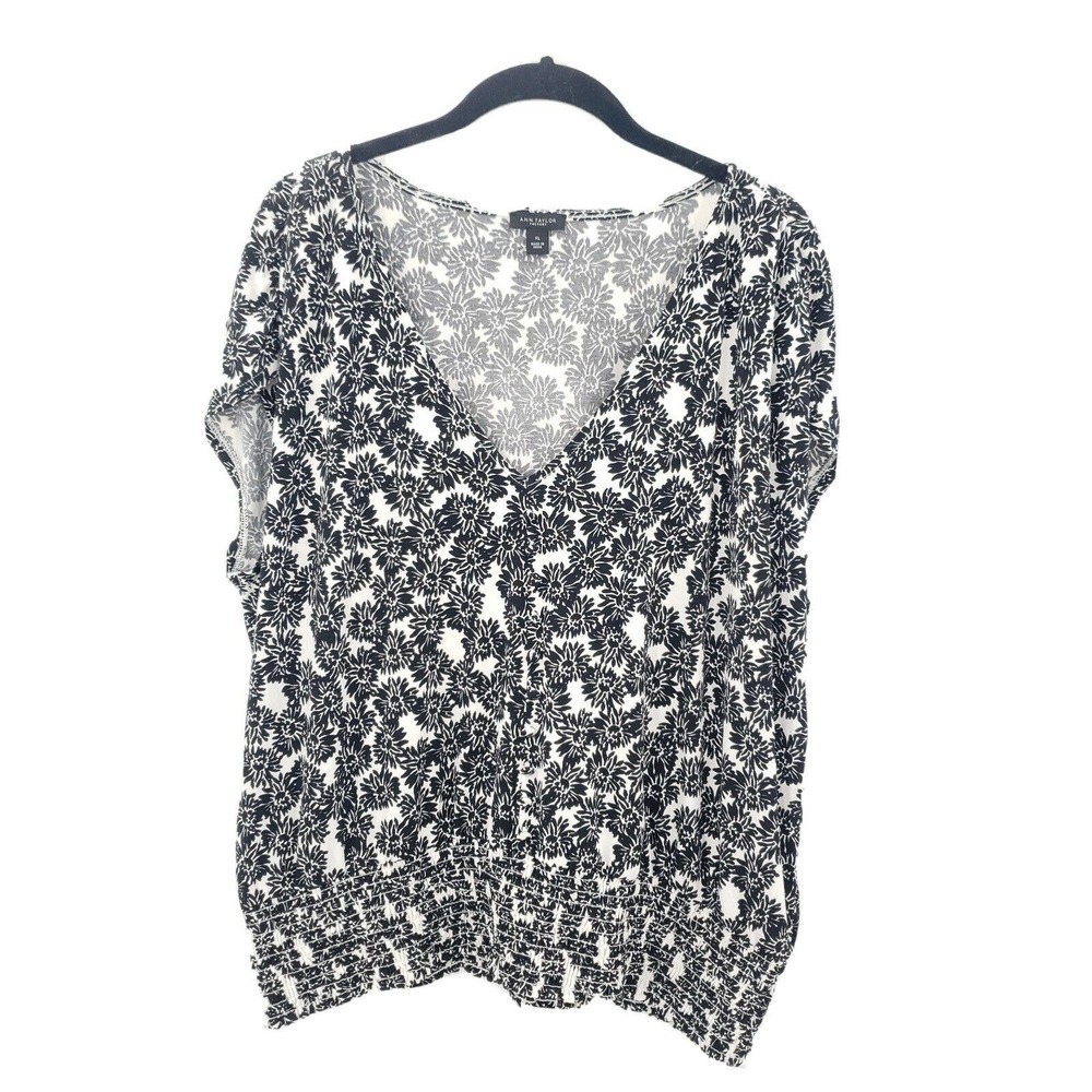 Ann taylor daisy print knit top womens size XL v neck banded smocked black white